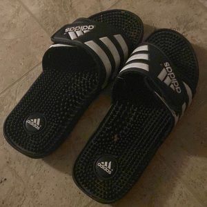 Men sandels adidas:) size 9 black and white